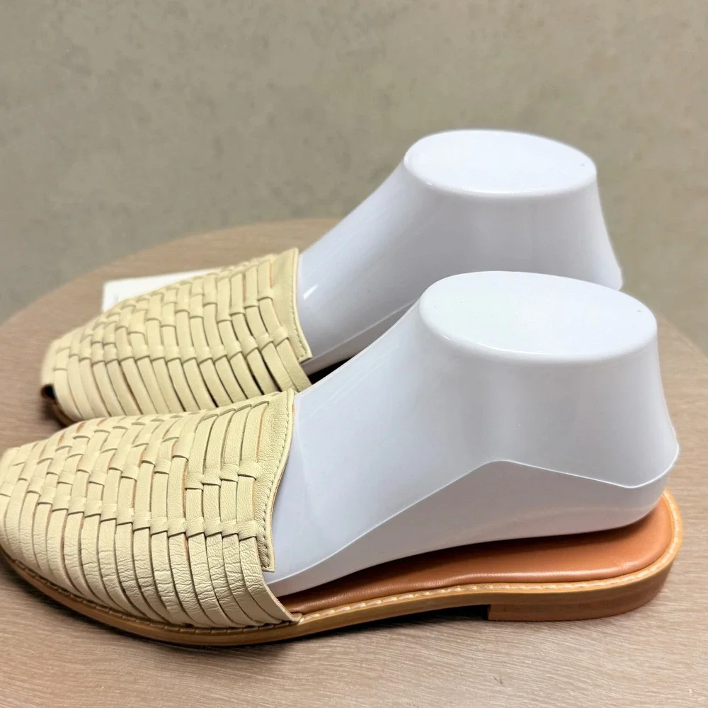 MYRA Madrigonna NWT 8 Womens Cream Woven Embossed‎ Artsy Leather Flat Sandals